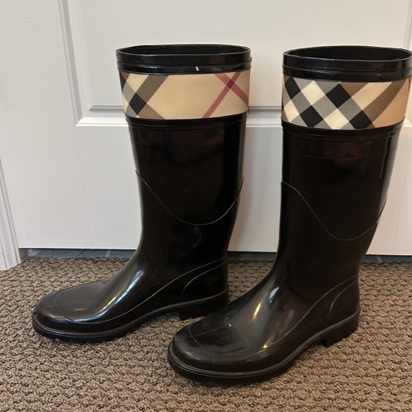 BURBERRY
House Check Pattern Rubber Rain Boots - Picture 2 of 7